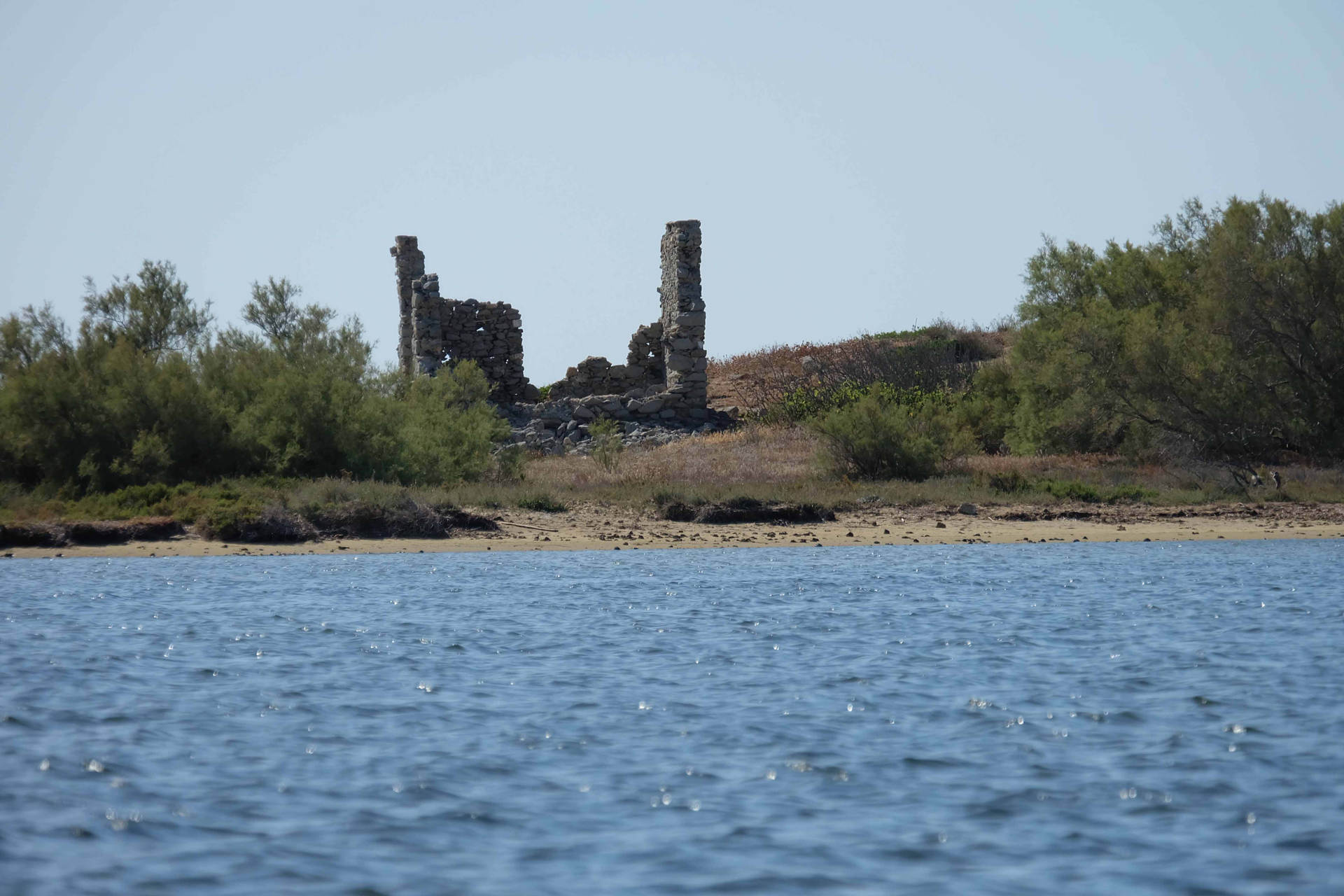 Blick hin&uuml;ber zur kleinen, vorgelagerten Insel Manto